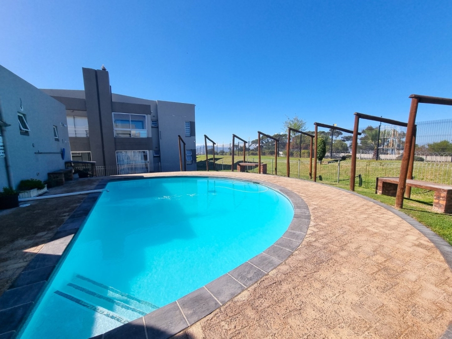 To Let 2 Bedroom Property for Rent in Loevenstein Western Cape